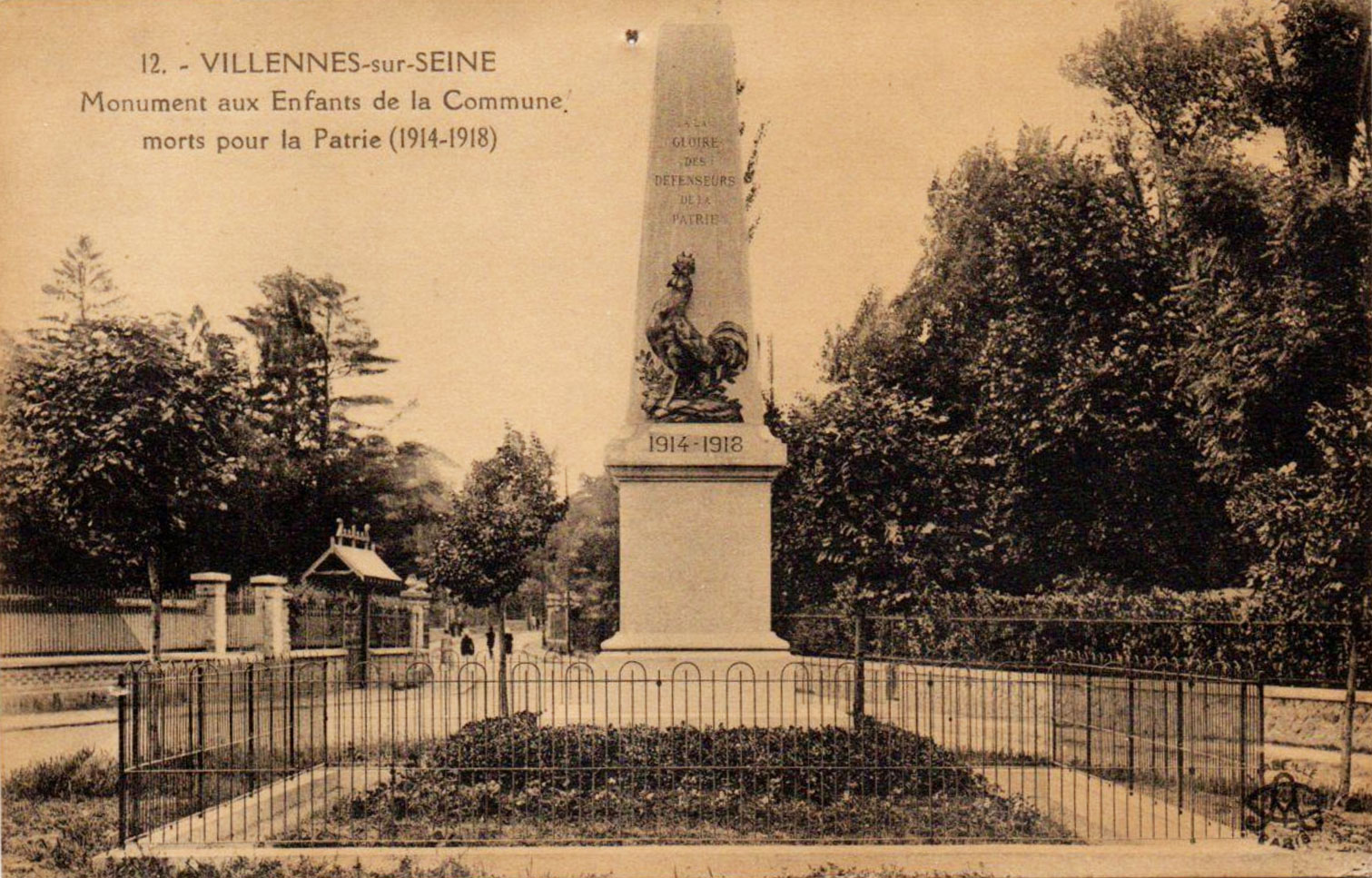 Monument à la gloire des défenseurs de la patrie, place de la Libération.