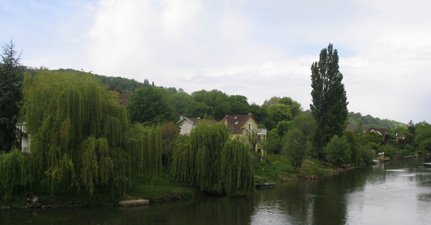 Sentier bord de l'eau côté Seine