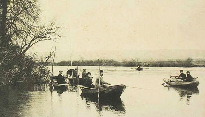 Pêcheurs sur le grand bras de la Seine.