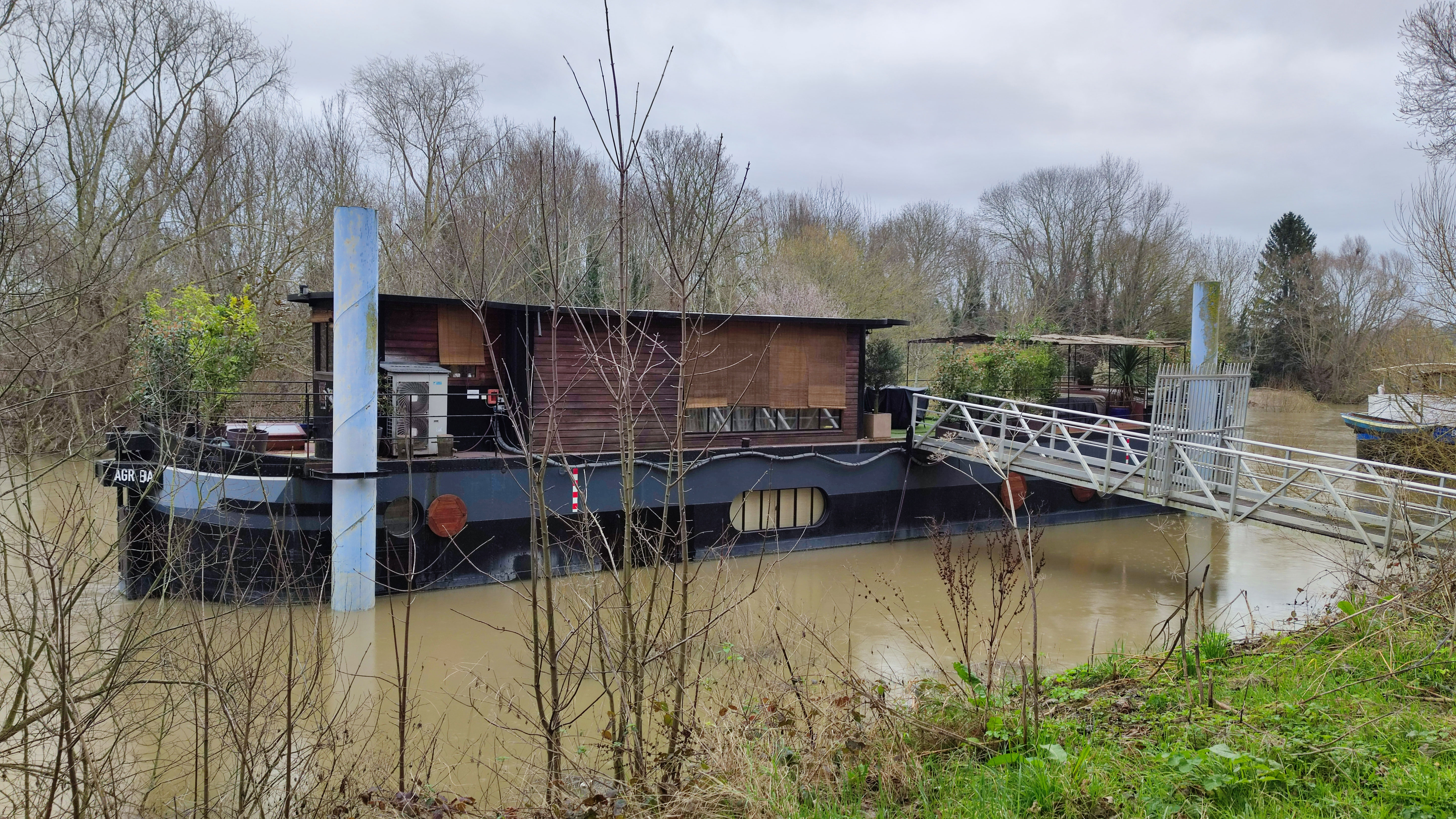 Péniche  habitation en 2024