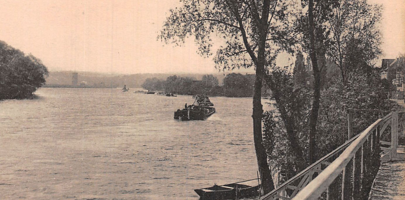 Convoi de péniches en 1916.