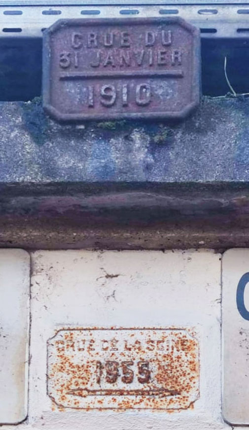 Plaques des niveaux de crues.