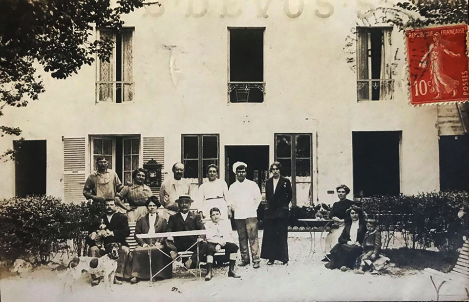 Le personnel du restaurant Devos.