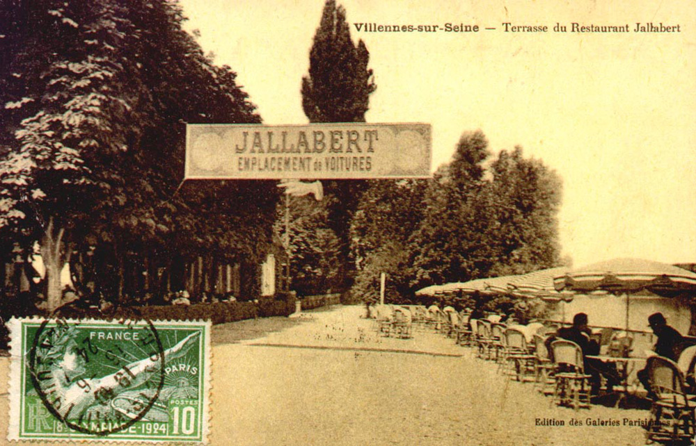 Terrasse avec parasols.