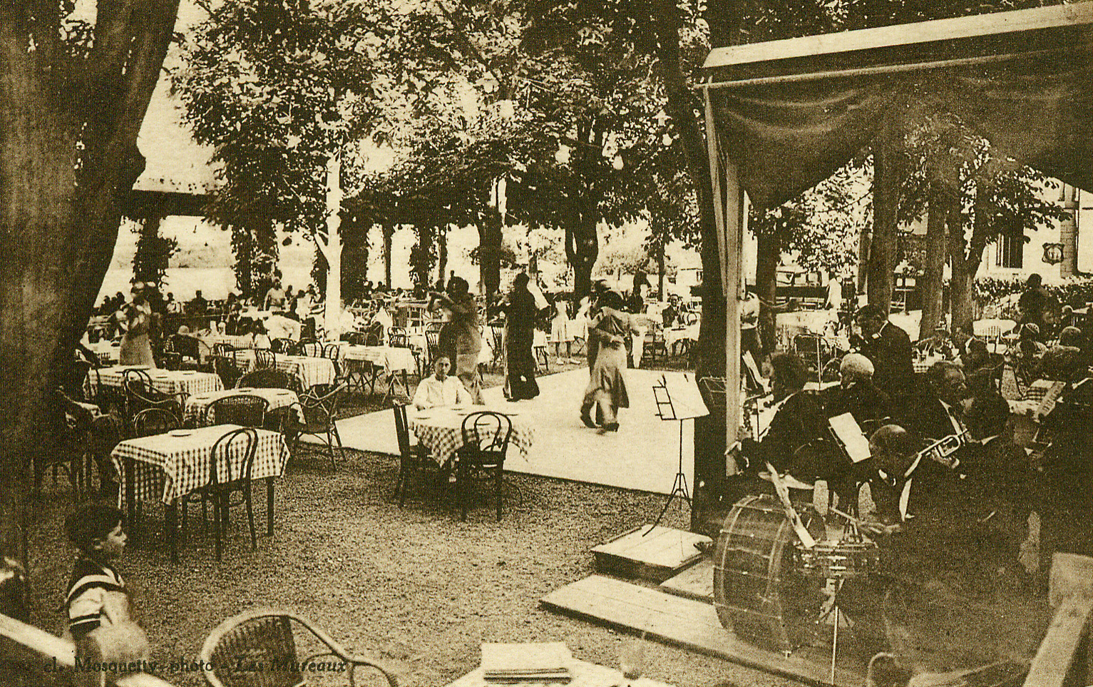 Dancing à La Pergola.