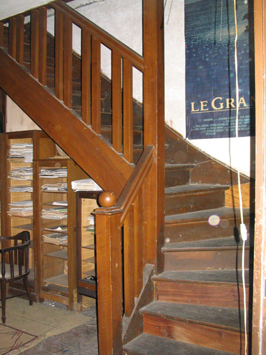 Escalier intérieur du restaurant transformé.