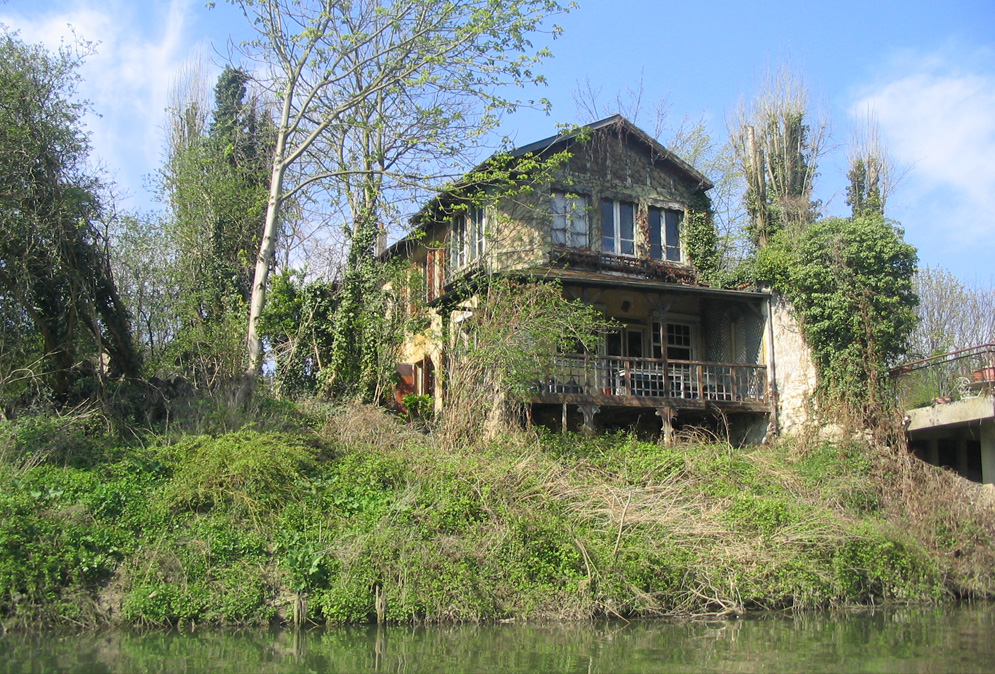 Vestiges du restaurant du Parc en 2005.