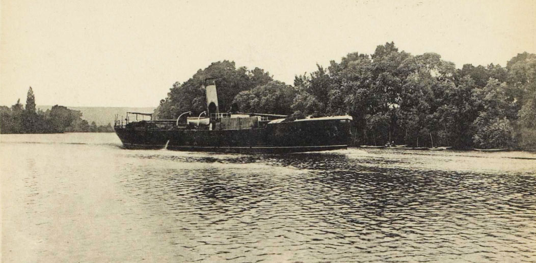 Bateau à vapeur sur la Seine.