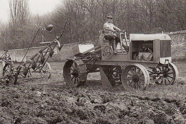 Tracteur à pétrole.