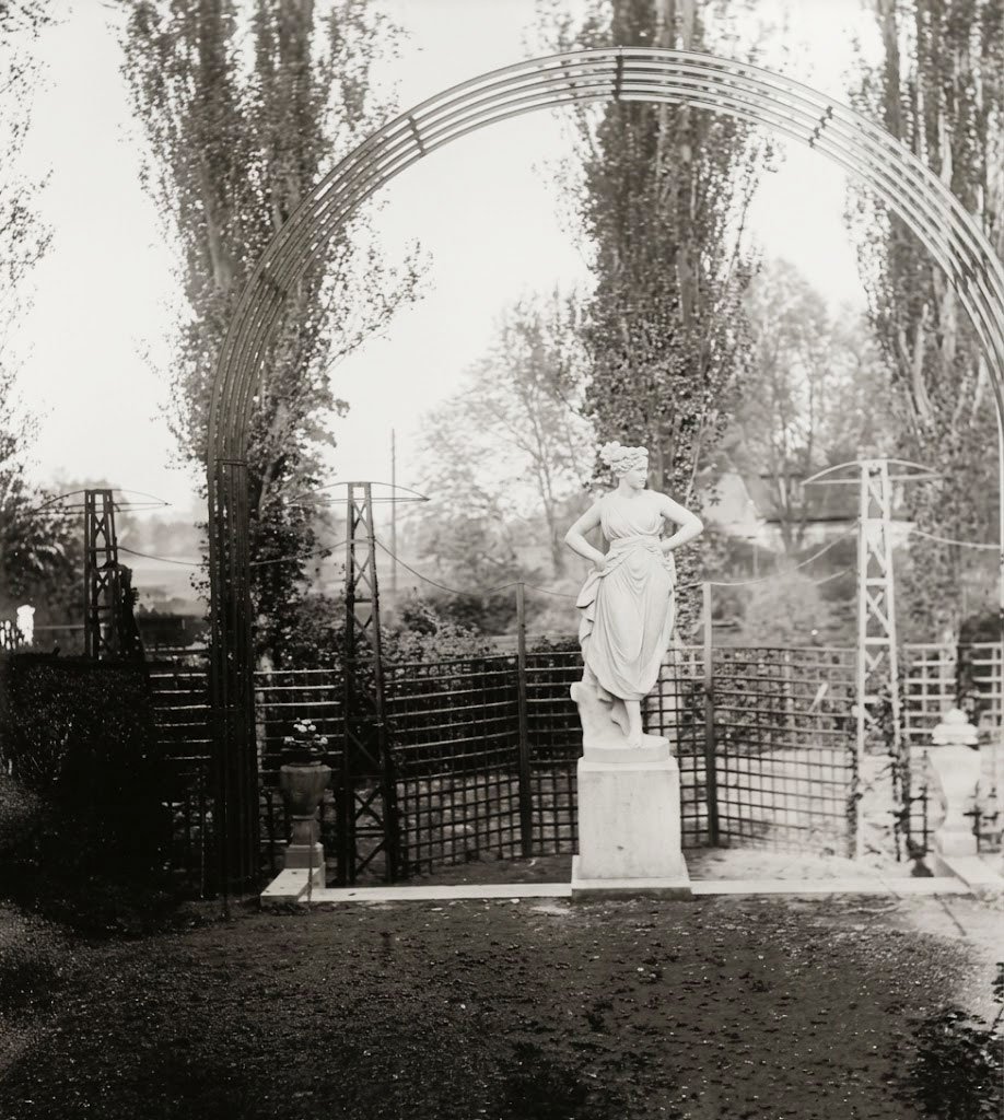 Statue dans le jardin